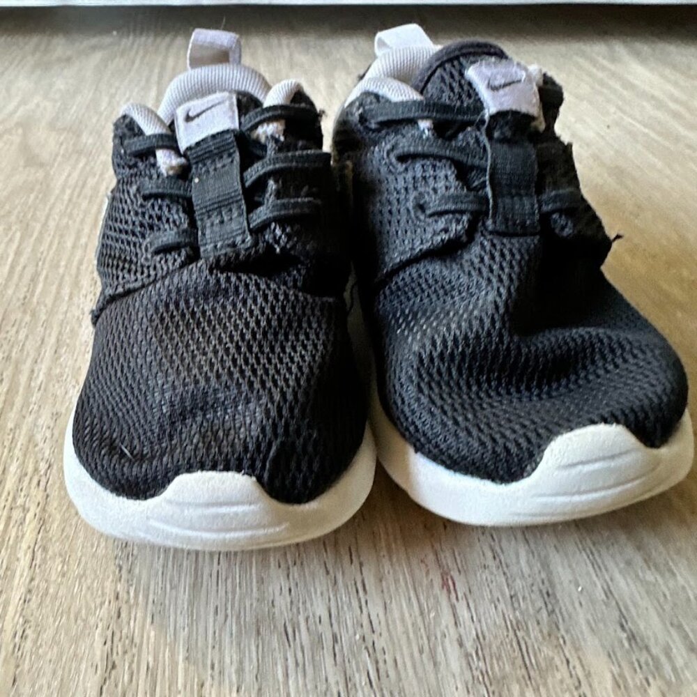 Nike Roshe Run Toddler Boy Black Silver Sneakers Athletic Shoes SIZE 6C